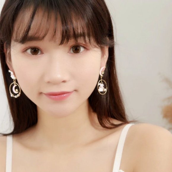 Bunny Pearl Round Earrings - Pink - Picture 3 of 5